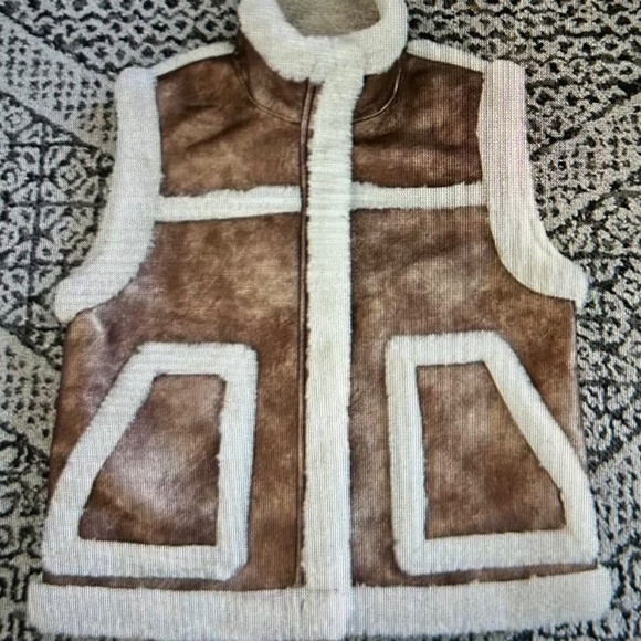 NWT Hello Nite Steel Faux Leather Fur Vest Size Small Silver - Picture 5 of 5
